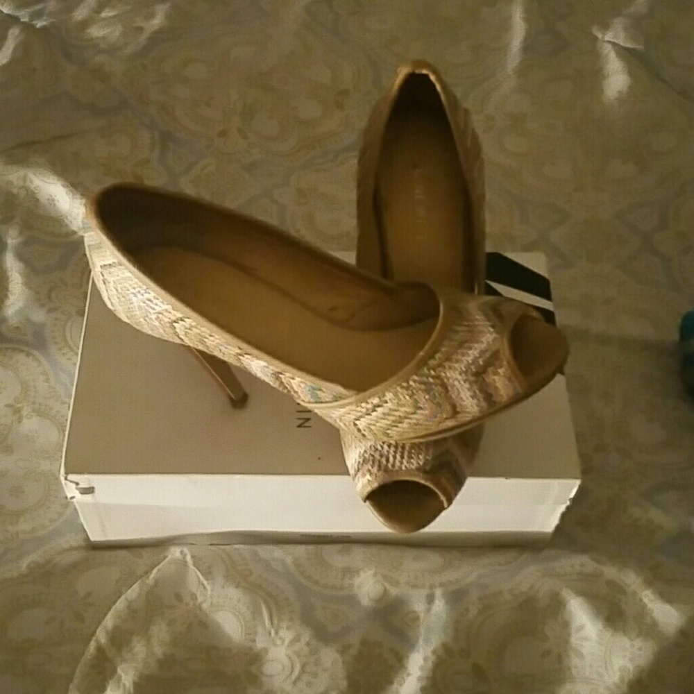 Nine West peep toe pumps